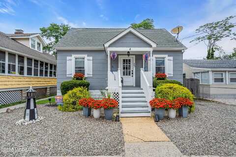 35 E Bayview Avenue, Ocean Gate, NJ 08740