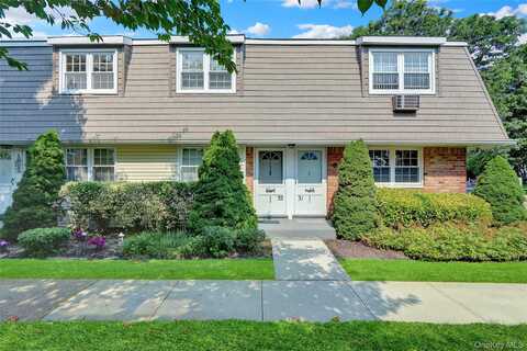 3232 Wilshire Lane, Oakdale, NY 11769