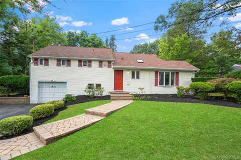 7 Meriden Place, Melville, NY 11747
