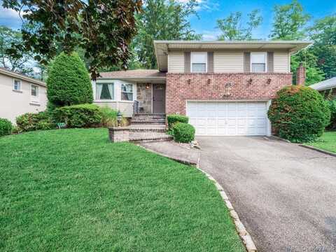 65 Stratford N, Roslyn Heights, NY 11577