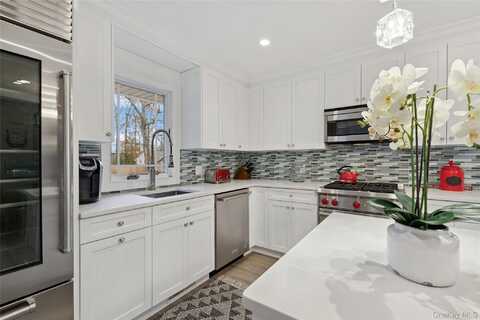 385 Wood Lane, Greenport, NY 11944