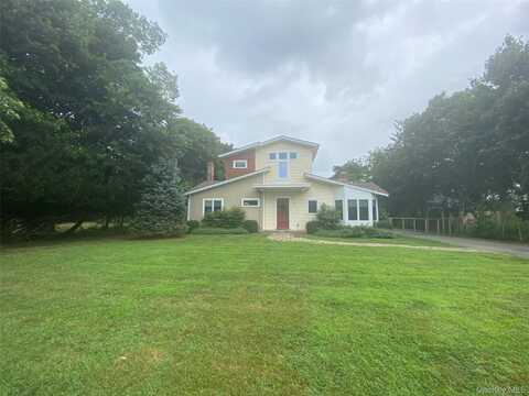 19 W End Avenue, East Quogue, NY 11942