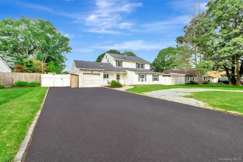 10 Matsunaye Drive, Medford, NY 11763