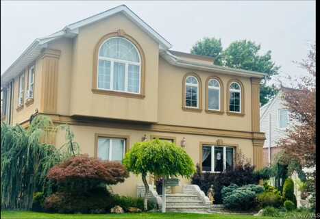 997 Glen Drive, Franklin Square, NY 11010