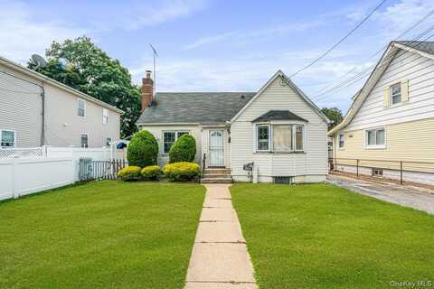 325 Pennsylvania Avenue, Roosevelt, NY 11575