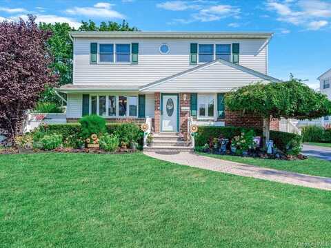 7 Cornell Avenue, Hicksville, NY 11801