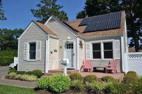 83 Brook Street, West Sayville, NY 11796
