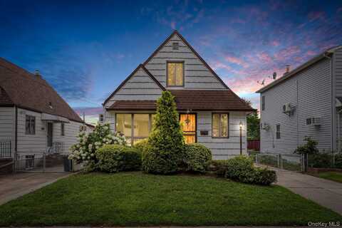 81-40 268th Street, Glen Oaks, NY 11004