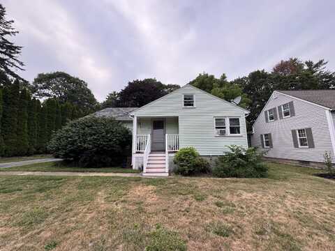 37 Woodlawn Avenue, Kittery, ME 03904