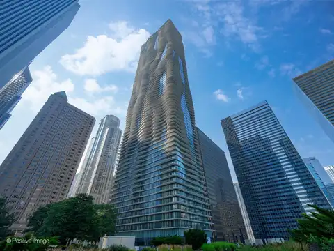 225 N Columbus Drive, Chicago, IL 60601