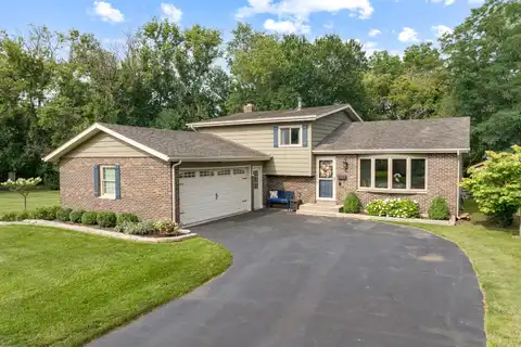 914 Scott Street, Algonquin, IL 60102