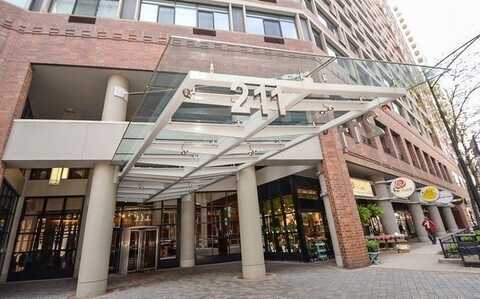 211 E OHIO Street, Chicago, IL 60611