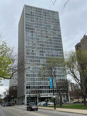 2400 N Lakeview Avenue, Chicago, IL 60614