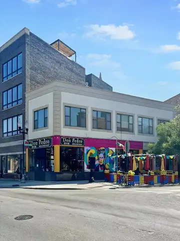 2035 W Belle Plaine Avenue, Chicago, IL 60618