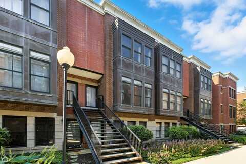 835 W VILLAGE Court, Chicago, IL 60608