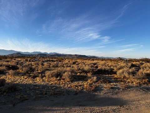 8 162nd Street E, Lancaster, CA 93535