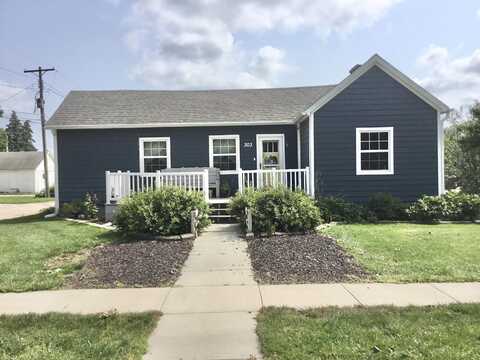 303 E 2nd St, Neligh, NE 68756