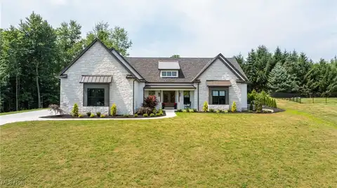 8484 Ivy Hill Drive, Poland, OH 44514