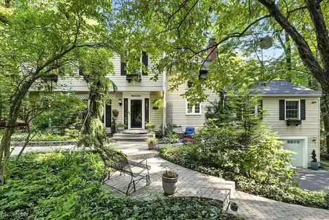 38195 Dodds Hill Drive, Willoughby Hills, OH 44094