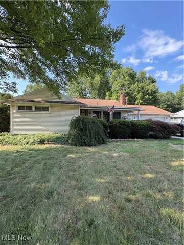 6102 Mccartney Road, Lowellville, OH 44436