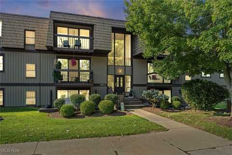 9810 Cove Drive unit: 16H, North Royalton, OH 44133