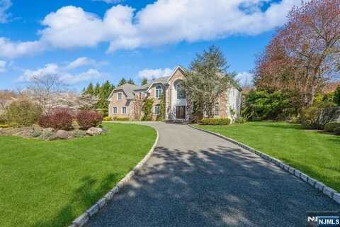 6 Lone Cedar Way, Old Tappan, NJ 07675