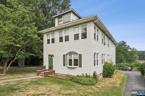 26 S Farview Avenue, Paramus, NJ 07652