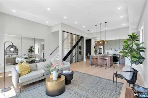 134 Manhattan Avenue 2, Jersey City, NJ 07307