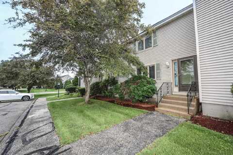 19 Eastmeadow Way, Manchester, NH 03109