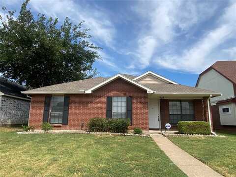 421 Sims Drive, Cedar Hill, TX 75104
