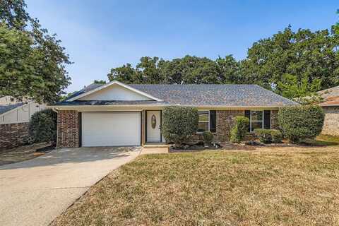 6403 Woods Edge Drive, Arlington, TX 76016