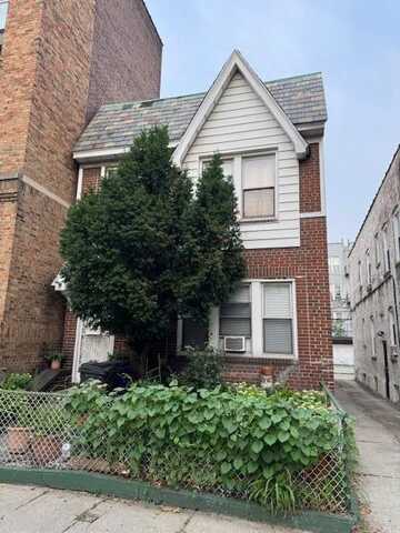 3529 28th St, Astoria, NY 11106