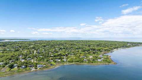10 Lakeside Court, Montauk, NY 11954