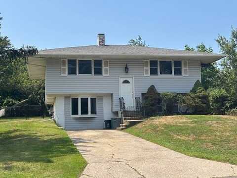 34 Bobcat Lane, East Setauket, NY 11733