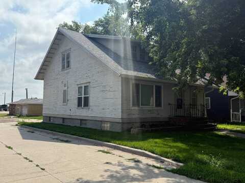 404 S 1st St., Parkston, SD 57366