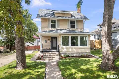 230 E GARFIELD Street, Davenport, IA 52803