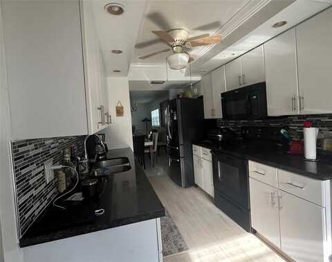 800 SW 125th Way, Hollywood, FL 33027