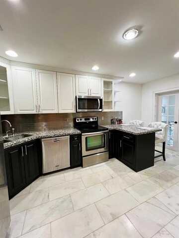 710 NW 106th Ave, Pembroke Pines, FL 33026