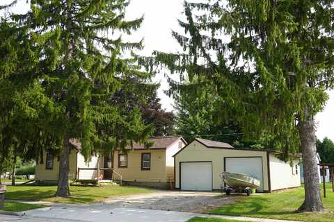 231 WOODLAND Drive, WAUPUN, WI 53963