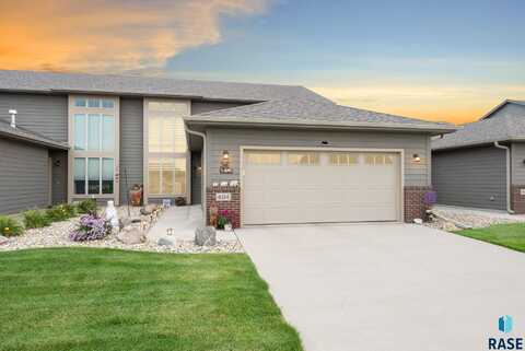 604 S Mary Gene Ave, Sioux Falls, SD 57106