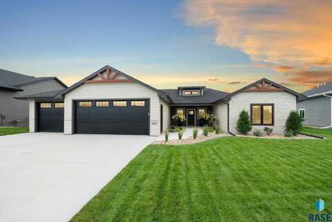 2812 E Augusta Cir, Brandon, SD 57005