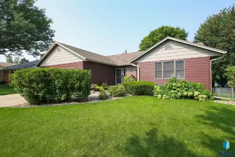 1509 S Sunny View Dr, Sioux Falls, SD 57110