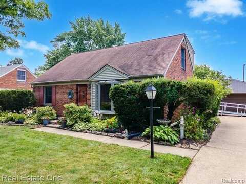 1938 Beverly Street, Sylvan Lake, MI 48320