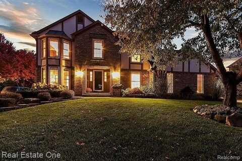 9377 Pineview Drive, Plymouth, MI 48170
