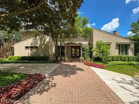 4695 Maura Lane, West Bloomfield, MI 48323
