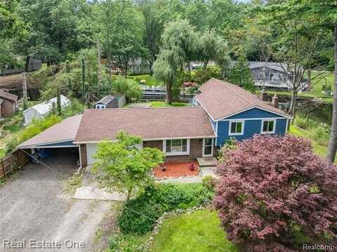 9425 Galatian Drive, Whitmore Lake, MI 48189