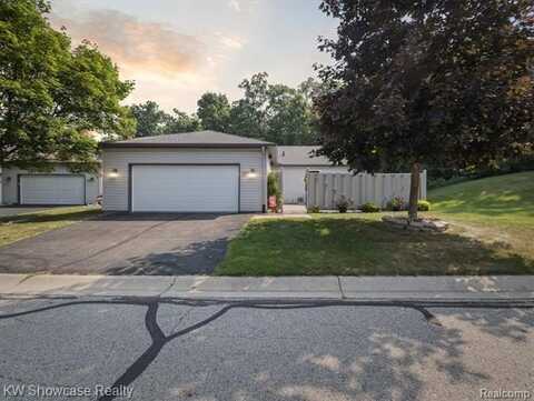 2933 E Telluride, Brighton, MI 48114