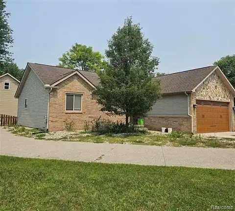2800 Fruit Street, Algonac, MI 48001