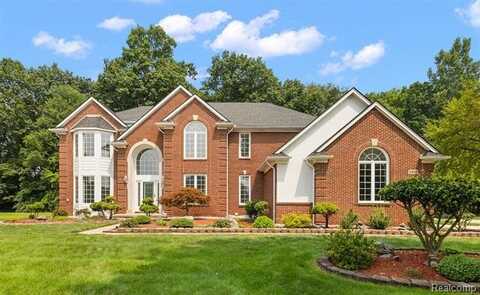 2495 Burningbush Drive, Sterling Heights, MI 48314