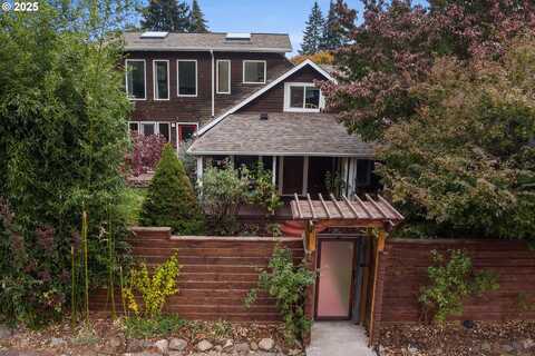 1714 B ST, Hood River, OR 97031